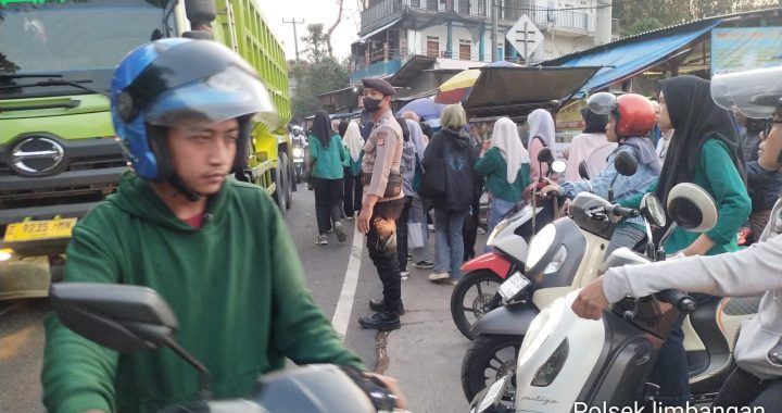 Anggota piket jaga melaksanakan gatur rawan sore di pt pratama