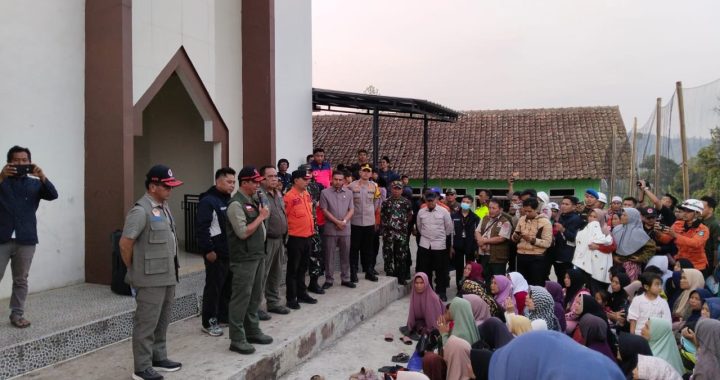 Kapolsek Pasirwangi mendamping Pj Gubenur dan Ka BNBP ke lokasi terdampak Gempa