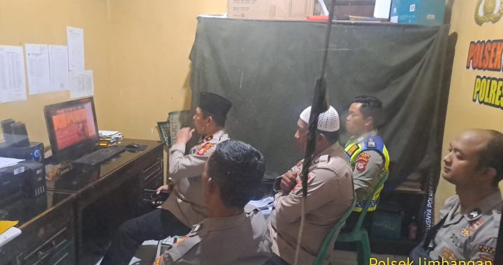 Anggota piket jaga melaksanakan zoom meeting memperingati maulid Nabi