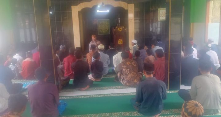 Jum’at Curhat Dan Safari Kamtibmas Polsek Cikajang