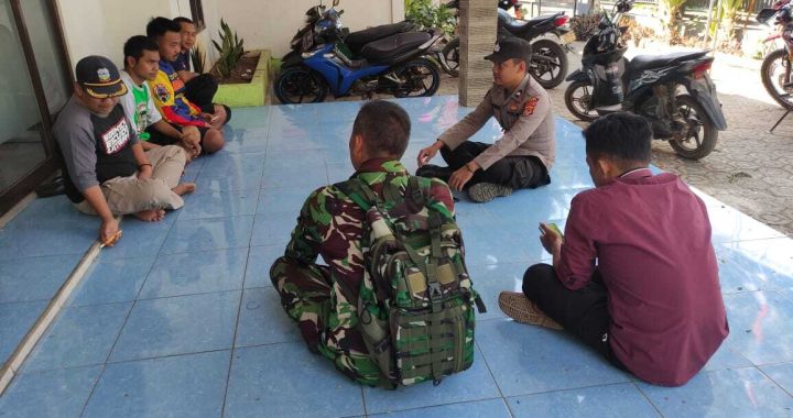 Bripka Epi Menyambangi warga masyarakat desa Cihaurkuning