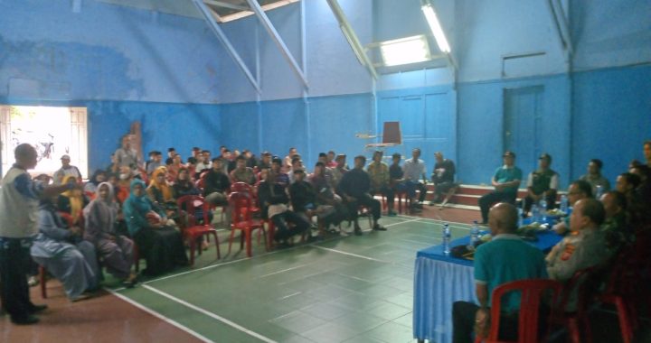 ANGGOTA POLSEK CISEWU POLRES GARUT  MELAKSANAKAN SOSIALISASI POLMAS KEPADA MASYARAKAT DESA PANGGALIH