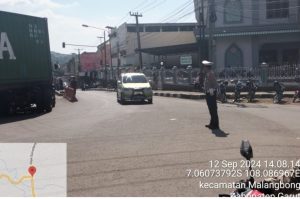 Pengaturan Lalin Pagi Hari Anggota Polsek Malangbong 