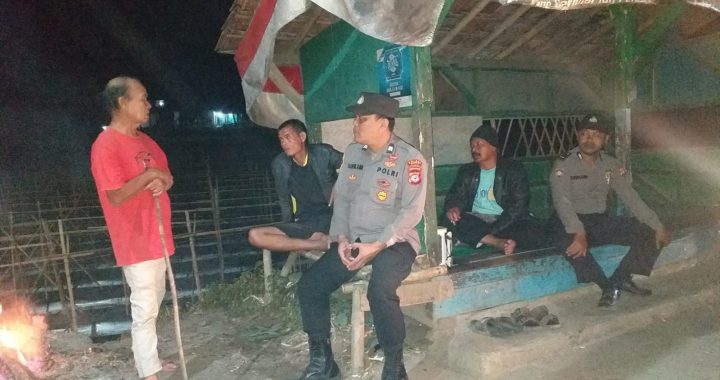 Patroli kryd malam personil polsek leles polres garut di Ds. kandangmukti