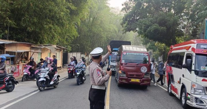 Untuk mencegah kemacetan Panit lantas melaksanakan giat gatur arus lalin