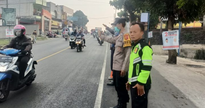 Aiptu cucu melaksanakan giat gatur rawan pagi