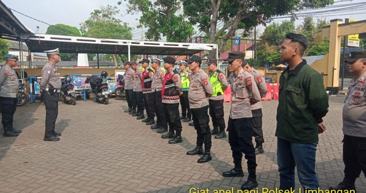 Panit lantas Polsek Limbangan memberikan arahan kepada anggota apel