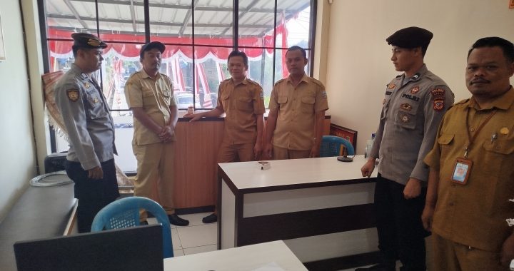 Bhabinkamtibmas polsek leles polres garut laksanakan rutinitas ngariung kamtibmas di kp. salamnunggal