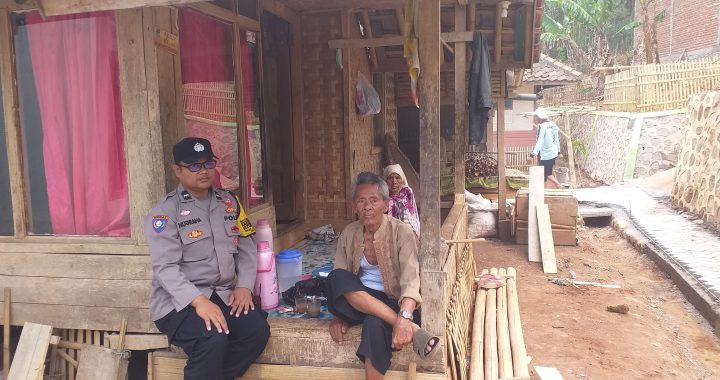 Kegiatan door to door bhabinkamtibmas polsek cibiuk sambangi warga binaannya