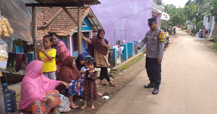 Bhabinkamtibmas polsek cibiuk melaksanakan sambang dan himbauan kamtibmas