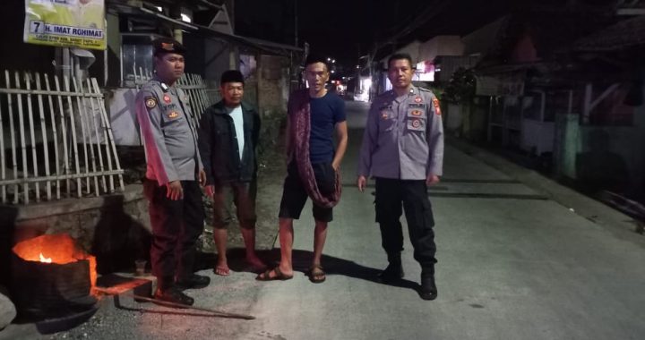 antisipasi kejahatan polsek leles polres garut melaksanakan aptroli kryd malam di Ds. Haruman