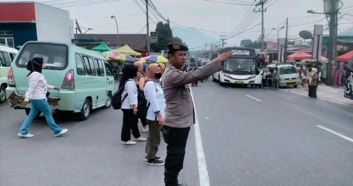 pelayanan jam rawan pagi anggota polsek leles polres garut di pt. changshin leles