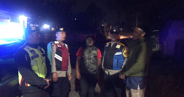 Personel Polsek Cilawu Gelar Patroli Sambang Di Desa Karyamekar