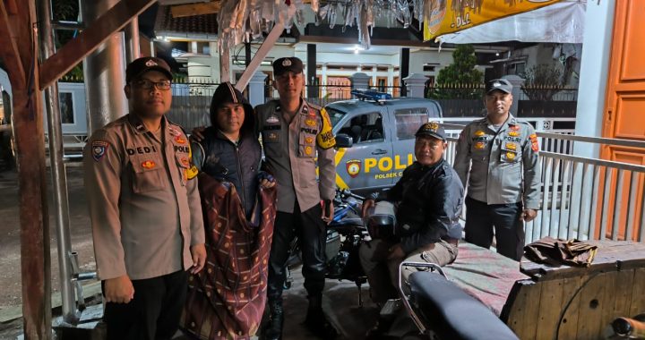 Personel Polsek Cilawu Gelar Sambang Warga Desa Dayeuhmanggung