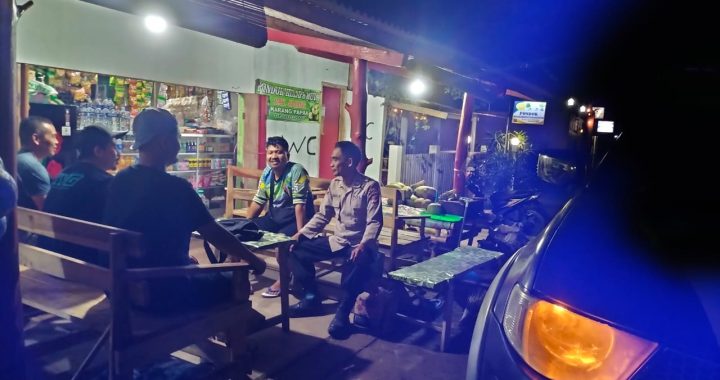 Kunjungi siskamling malam hari polsek cikelet