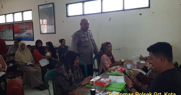 Bhabinkamtibmas Polsek Garut Kota Lakukan Monitoring Giat Masyarakat Di Kantor Kelurahan Sukanegla