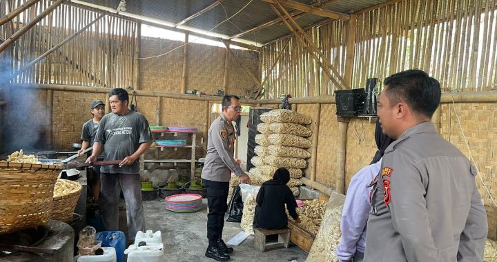 Kapolsek Garut Kota Sambangi Pengrajin cuanki