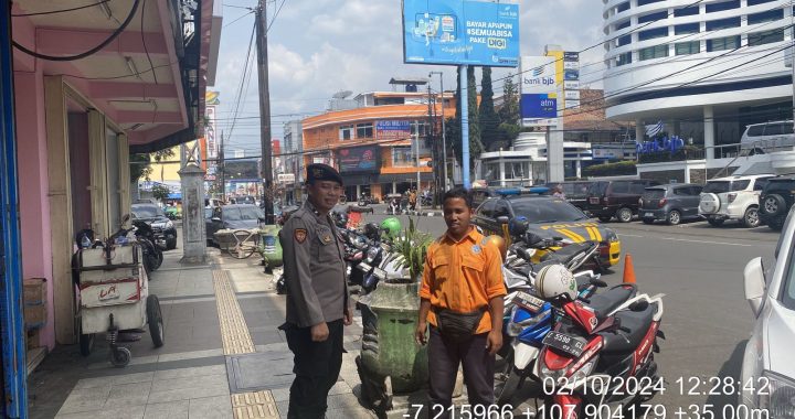 Aipda Yogi Anggota Samapta Polsek Garut Kota Lakukan Himbauan Kamtibmas