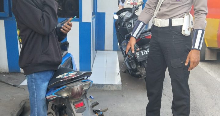 Personil Lalu Lintas Polsek Kadungora Polres Garut Giat Penertiban Knalpot tidak sesuai dengan Spesifikasi.