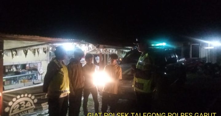 Polsek Talegong Lakukan Patroli Malam Ciptkan Kamtibmas Yang Kondusif