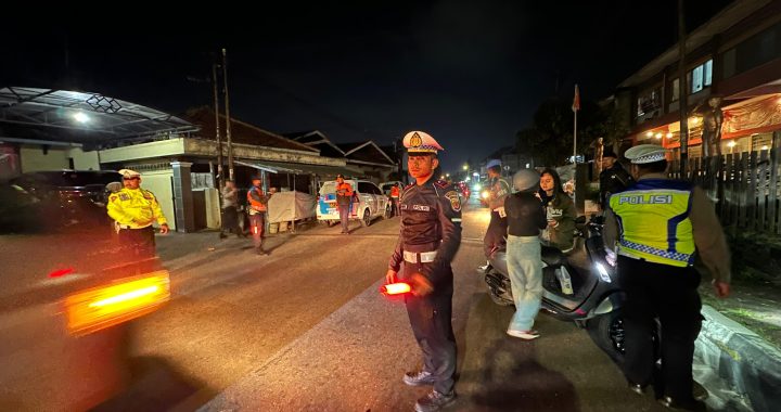 Personil Polsek Garut Kota Dan Polres Garut Lakukan Giat Razia Knalpot Brong Di Depan Mako Polsek