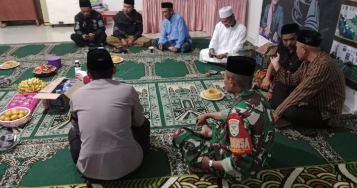 *NGGARIUNG KAMTIBMAS* Bhabinkamtibmas, Babinsa Desa.Karangtengah Kec.Kadungora bersama  warga Masyarakat mempererat tali Silaturahmi.