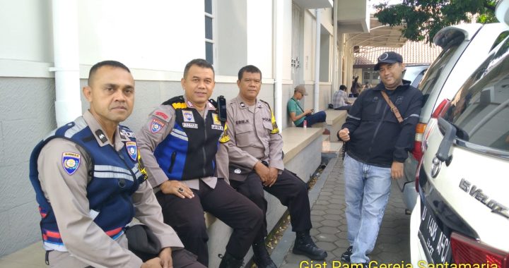 Panit Intel Polsek Garut Kota Lakukan Pengamanan Kebaktian Di Gereja Santa Maria