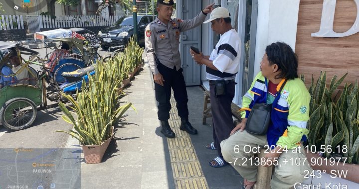 Panit Samapta Polsek Garut Kota Aiptu Gunawan Lakukan Pembinaan Terhadap Calo Penumpang