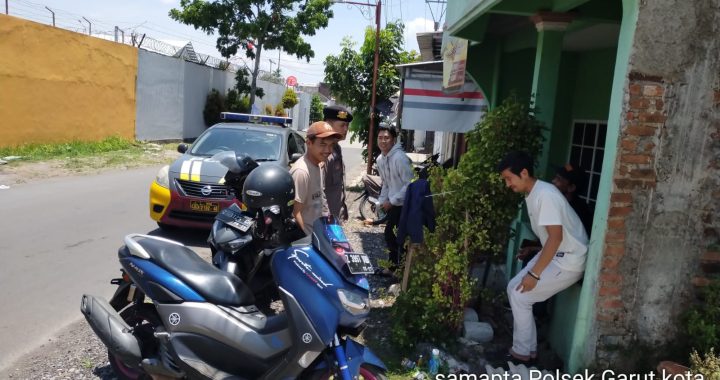 Bripka Ivan Anggota Samapta Polsek Garut Kota Sambangi Warga Kampung Tegal Kurdi