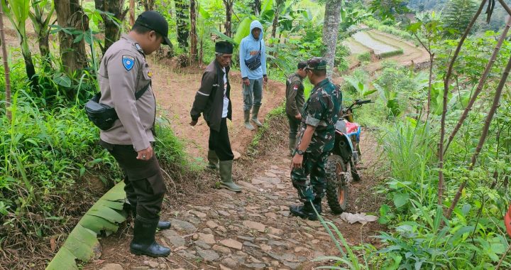 Polsek Talegong Patroli Dialogis Dalam Cooling System Bersama Warga Di Pasir Eurih Desa Sukalaksana