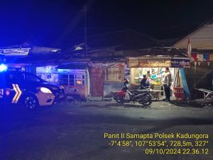 Personil Samapta Polsek Kadungora Giatkan Patroli Malam *GARUT LAUTAN BIRU* memberikan rasa aman dan nyaman kepada Masyarakat.