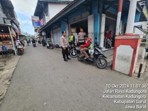 Panit Samapta bersama Anggota Polsek Kadungora melaksanakan Patroli Dialogis Ciptakan Situasi  Aman dan Kondusif.