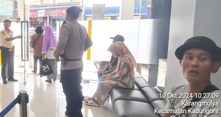 Personil Samapta Polsek Kadungora  Patroli Dialogis Antisipasi Gangguan Kamtibmas di tempat kerumunan Warga yang sedang beraktivitas.