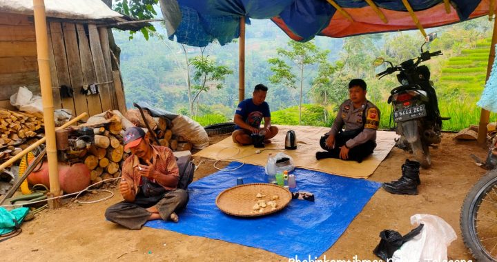 Polsek Talegong Cooling System Bersama Warga Di Kp. Negal Sari Ds. Sukalaksana