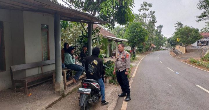 Polsek Pakenjeng melaksanakan Sambang Warga di Kampung Cijulang Desa Jatiwangi