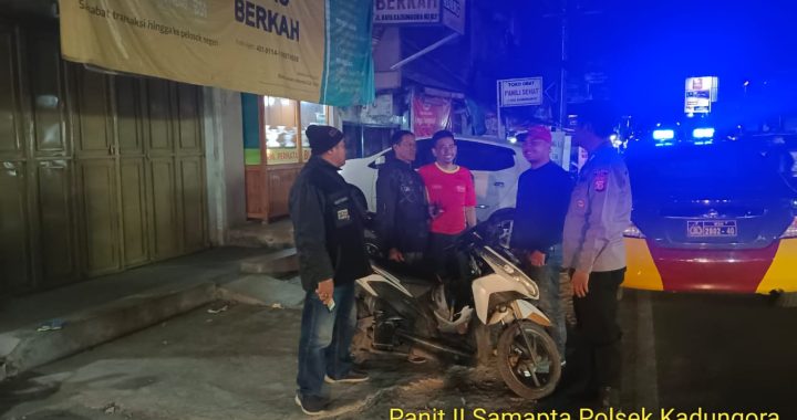 Panit Samapta beserta Unit Reskrim Polsek Kadungora Giatkan Patroli Malam *GARUT LAUTAN BIRU* memberikan rasa aman dan nyaman kepada Masyarakat.