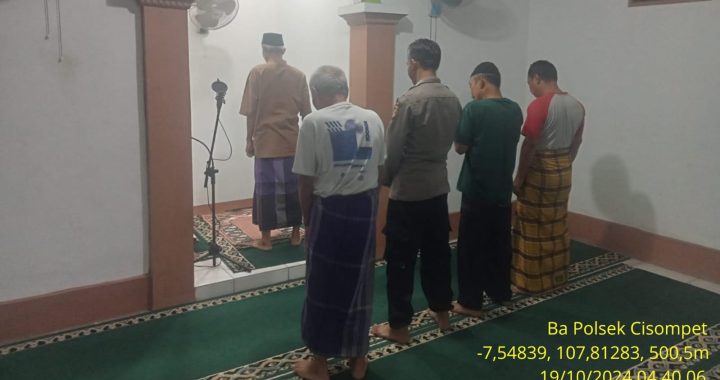 Giat Safari Shalat Subuh Berjamaah & Himbauan Kamtibmas Polsek Cisompet-Polres Garut