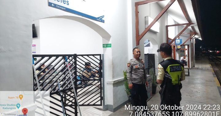 Personil Unit Samapta  Polsek Kadungora Polres Garut Himbau Pesan-pesan Kamtibmas  Agar Waspada Aksi Kriminalitas dan Kejahatan lainnya.