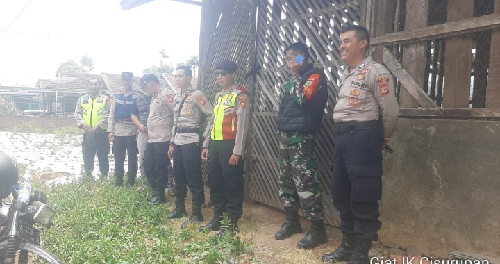 Hadir Ditengah Masyarakat Kapolsubsektor Sukaresmi Polsek Cisurupan Melaksanakan Patroli Dialogis