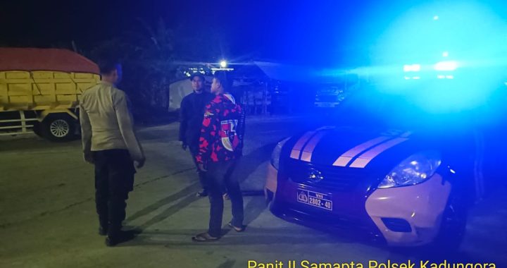 Personil Unit Samapta Polsek Kadungora Polres Garut Polda Jabar Patroli Dialogis Cegah terjadinya Gangguan Kamtibmas