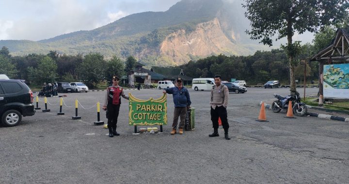 Hadir Ditengah Masyarakat Personil Polsek Cisurupan Melaksanakan Patroli Siang