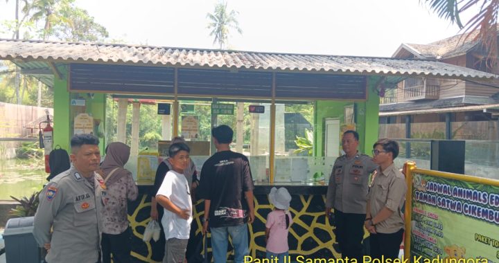 Unit Samapta beserta Unit Bhabinkamtibmas  Polsek Kadungora Polres Garut melaksanakan Patroli Dialogis  Ciptakan Keamanan dan Ketertiban Masyarakat yang Kondusif.