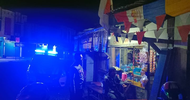 Anggota Samapta Polsek Kadungora Polres Garut Polda Jabar Giatkan Patroli Malam *GARUT LAUTAN BIRU* memberikan rasa aman dan nyaman kepada Masyarakat.