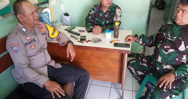 SINERGITAS TNI-POLRI ANGGOTA POLSEK BAYONGBONG DAN POLSUBSEKTOR CIGEDUG  GIAT PATROLI SAMBANG WARGA DAN MEMBERIKAN PESAN PESAN PADA WARGA DAN TOKOH MASYARAKAT