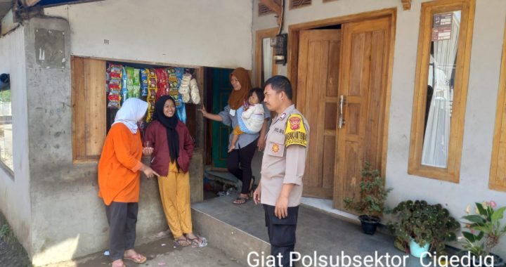 BHABINKAMTIBMAS POLSEK BAYONGBONG MENJALIN KOMUNIKASI DENGAN WARGA MELALUI DDS (DOOR TO DOOR SYSTEM)