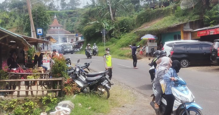 Polsek banjarwangi laksanakan patroli sore hari