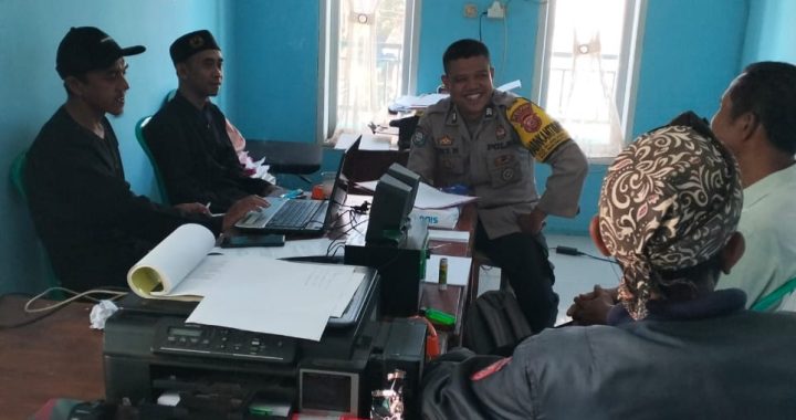 Bhabinkamtibmas Cooling System Bersama Warga Desa Bojong Kidul Ajaka Pemilukada Jaga Kamtibmas