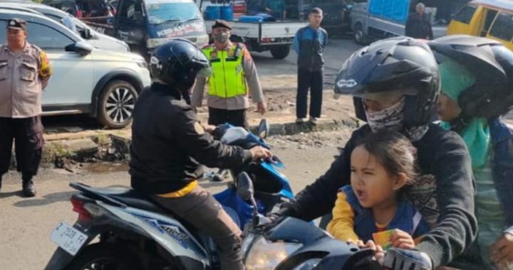 Panit samapta polsek samarang jam rawan pagi di pasar wisata samarang