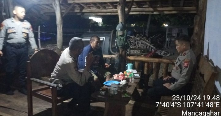 Polsek Pameungpeuk Cooling System Bersama Warga Desa Mancagahar Wujudkan Kamtibmas Jelang Pilkada Stabil