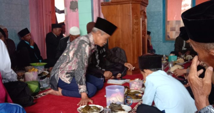 Menjelang Pilkada Serentak Polsek Banjarwangi Sampaikan Jaga Persatuan Dalam Pengajian Rutin